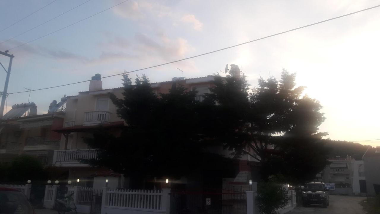 El Sol Apartment Néa Péramos Екстериор снимка